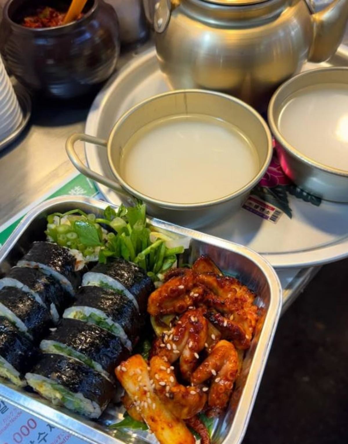 '김밥대장' 정다현씨가 지난달 3월에 광장시장에서 김밥 팝업을 열었다. / 김밥대장 SNS 캡처