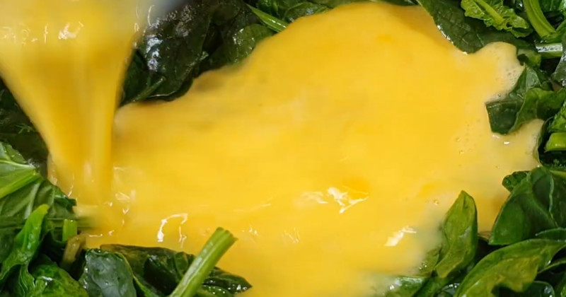 시금치에 '계란물' 부어 보세요...너무 편하게 '반찬' 완성됩니다 