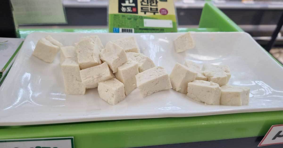 "겉으론 멀쩡한데"…유통기한 지나면 즉시 버려야 할 식품 12가지