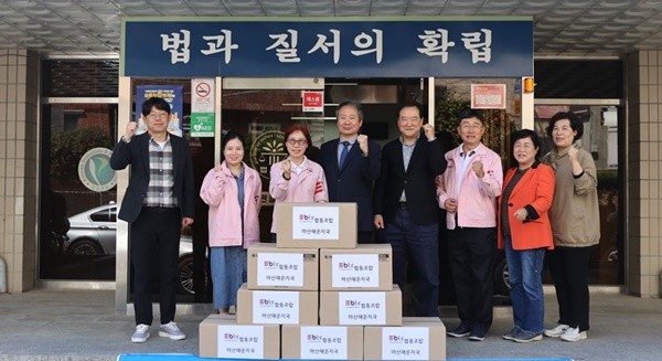 법무부 부산동부보호관찰소는 지난 13일 보호관찰 대상자들에게 생필품을 전달하는 자리를 마련하고, 사회 정착을 위한 지원 활동을 진행했다.  / 사진제공=법무부 부산동부보호관찰소