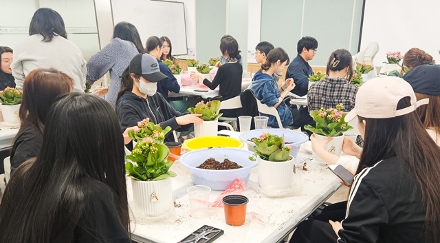 “지친 마음, 푸드아트와 원예로 달랜다”… 동신대 학생상담센터, 재학생 맞춤형 '힐링시리즈'