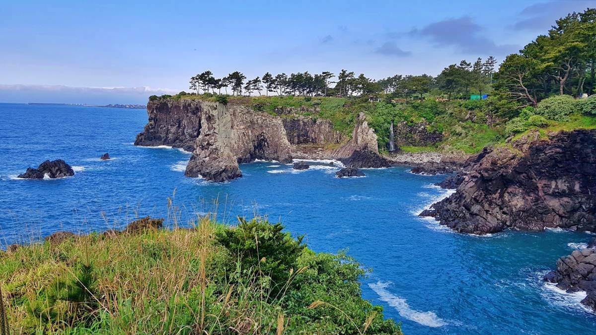 올레길 7코스, 외돌개 / YUN JUNGU-Shutterstock.com