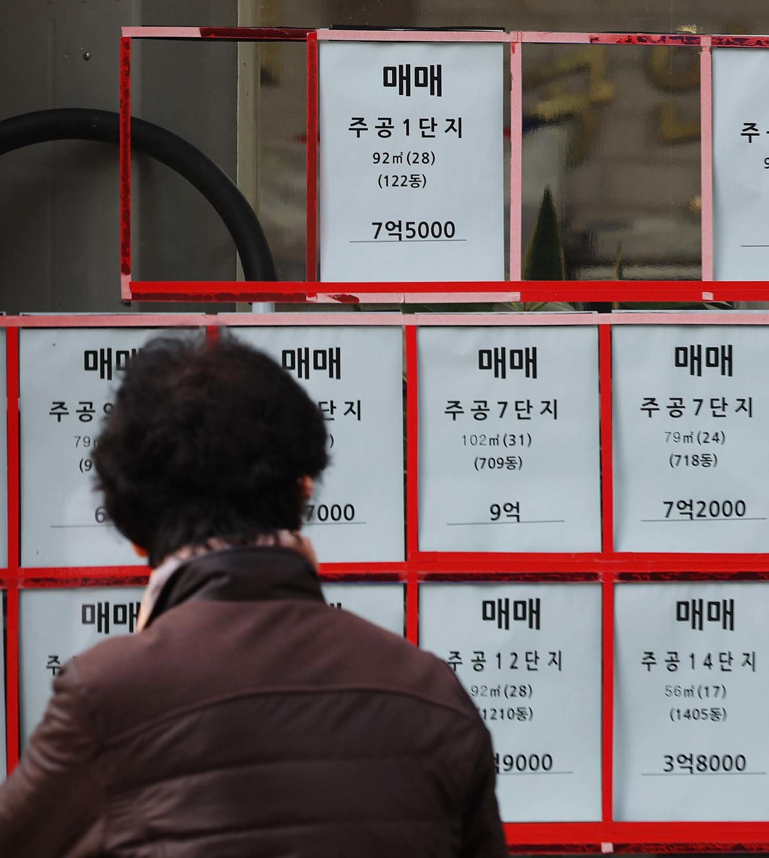 3월 23일 서울 노원구 한 부동산에 전월세 임대 매물 대신 매매 매물 정보만 가득하다. / 뉴스1