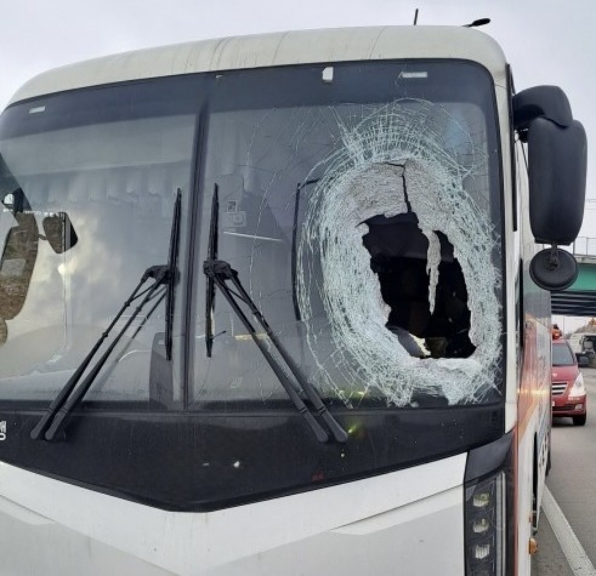 실제 사고가 난 버스 / 연합뉴스-경기도소방재난본부 제공