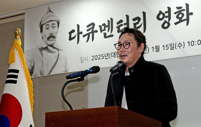 배우 조진웅 씨가 15일 오전 서울 여의도 광복회관에서 열린 광복 80주년 기념 홍범도 장군 다큐멘터리 영화 '독립군(가제)' 제작 발표회에서 인사말을 하고 있다. 2025.1.15/뉴스1