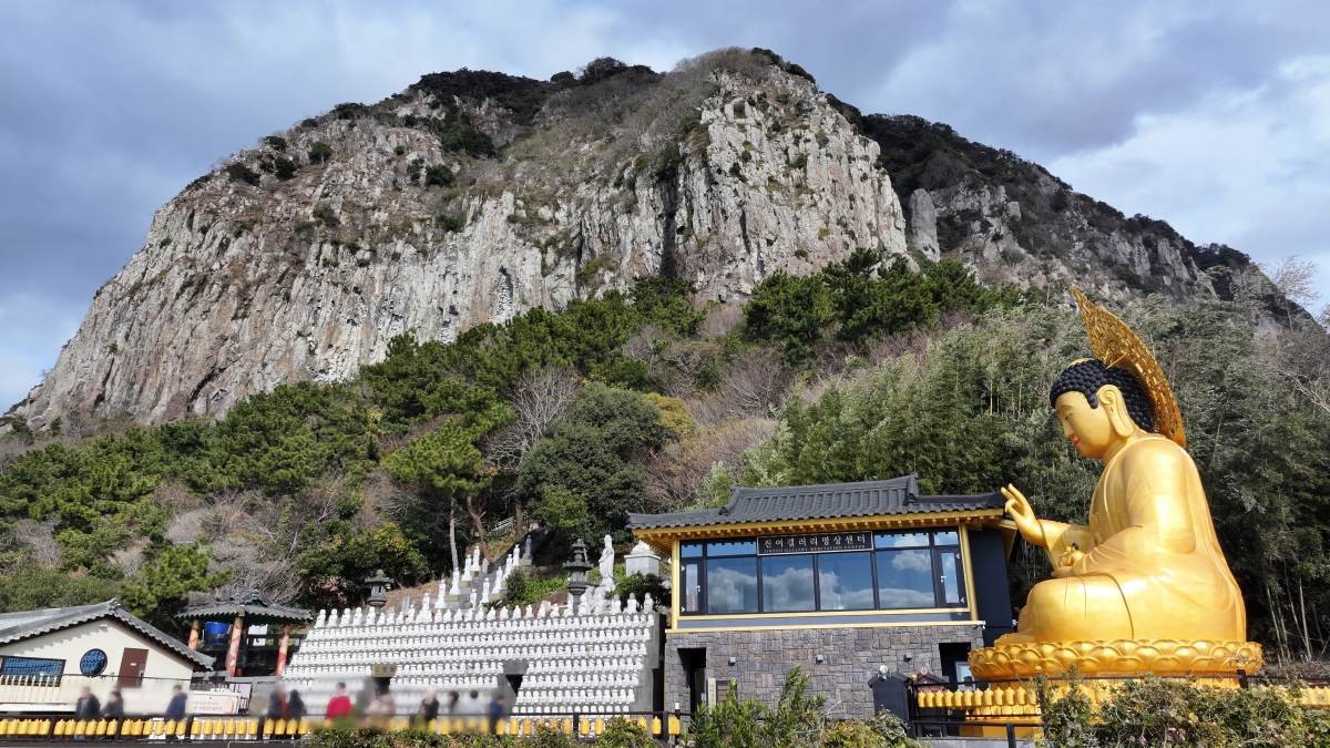 산방산의 사찰들 / 연합뉴스