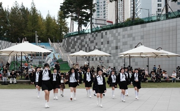 부산 도심 한복판 광장이 청년들의 무대로 바뀐다. 단순 공연을 넘어 오디션과 배틀까지 결합된 ‘참여형 춤 무대’가 본격적으로 열린다. / 사진제공=부산시설공단