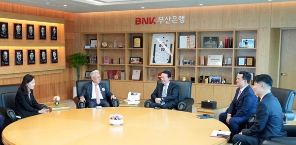 BNK금융, 적십자에 1억1000만 원 기부…부산·경남·울산 나눔 확대