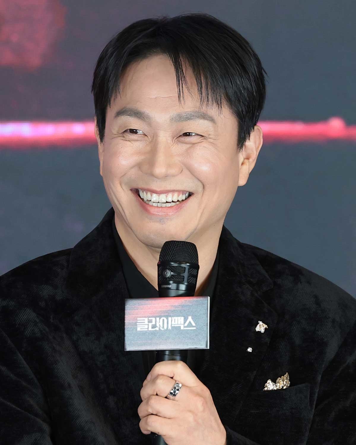 인사말 하는 오정세. 배우 오정세가 지난달 10일 오후 서울 구로구 디큐브시티 더세인트에서 열린 ENA 새 월화드라마 ‘클라이맥스’(각본 이지원, 신예슬/연출 이지원) 제작발표회에서 인사말을 하고 있다. ‘클라이맥스’는 대한민국 최고의 자리에 서기 위해 권력의 카르텔에 뛰어든 검사 방태섭(주지훈 분)과 그를 둘러싼 이들의 치열한 생존극을 그린 작품이다. / 뉴스1