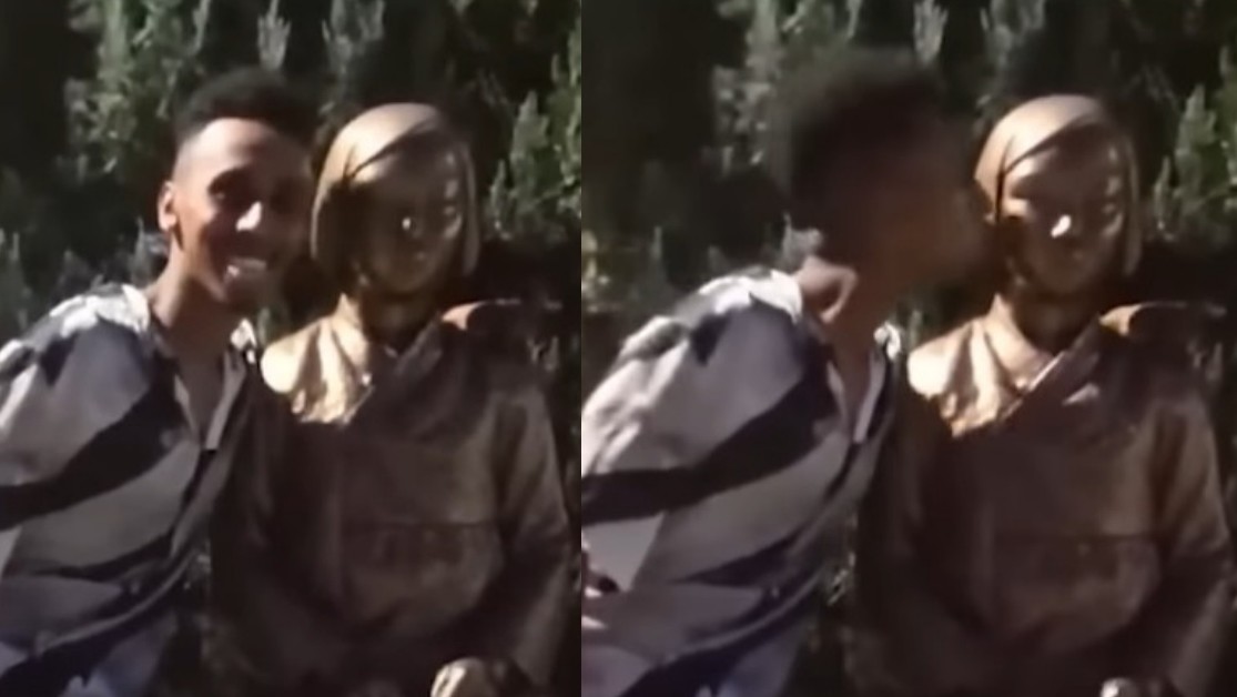 '평화의 소녀상'에 입을 맞추는 영상을 찍어 논란이 된 미국 유튜버 '조니 소말리'. / 'MBN News' 유튜브 영상 캡쳐