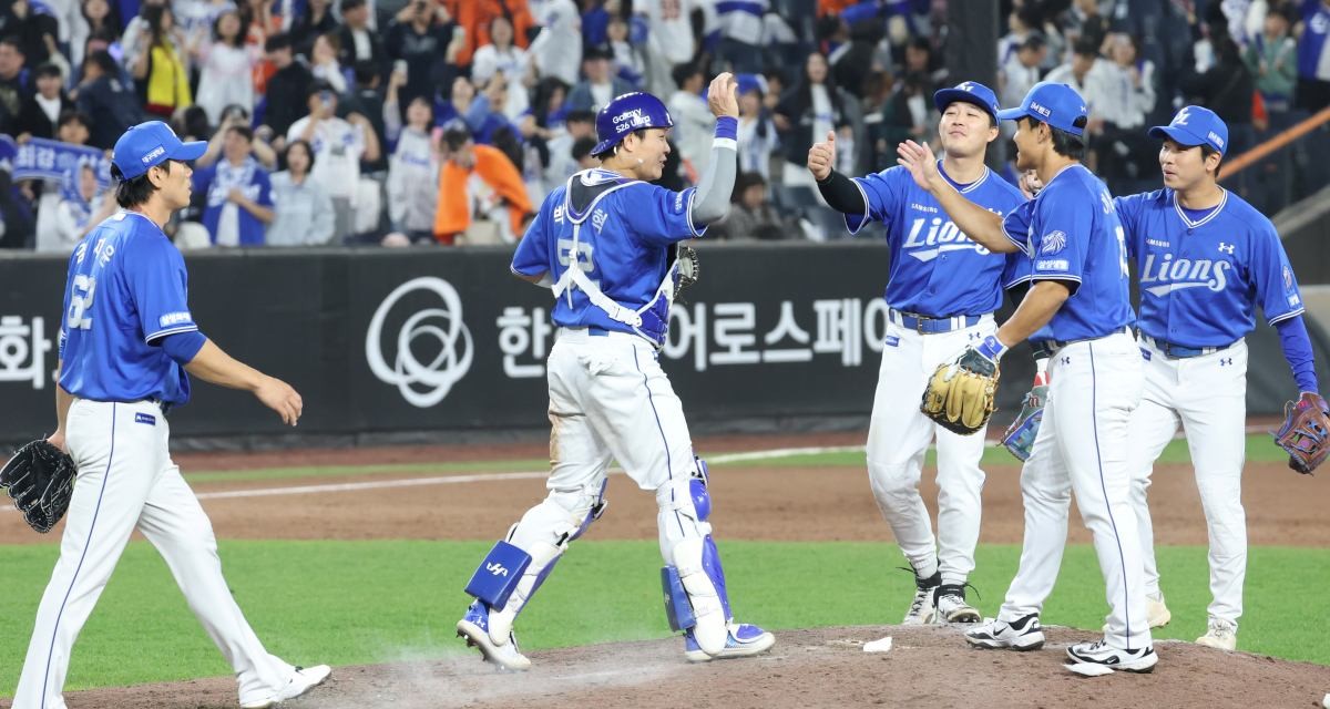초유의 사태로 한화에 역전승 거둔 삼성 라이온즈. / 뉴스1