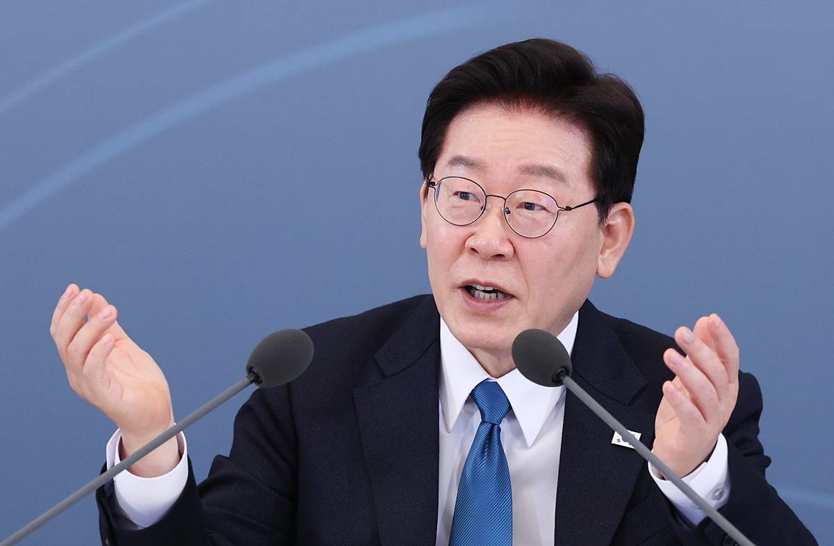 이재명 대통령이 15일 청와대에서 열린 규제합리화위원회 제1차 전체회의에서 발언을 하고 있다 / 뉴스1