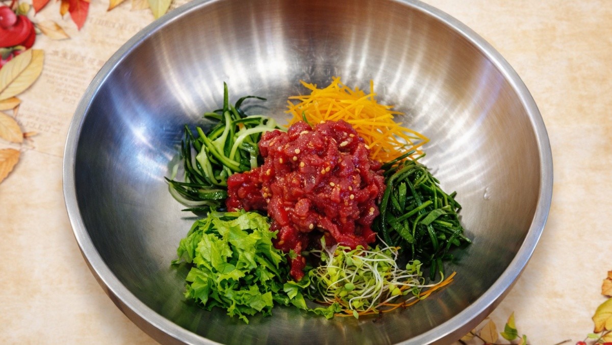 산청각 메뉴를 토대로 ai툴 활용해 제작한 이미지.