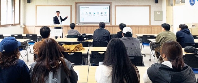동신대 산림조경학과(학과장 김민희)는 최근 교내 해인5관에서 2~4학년 재학생 21명이 참석한 가운데 'GS건설 초청 채용설명회'를 성공적으로 개최했다. / 동신대