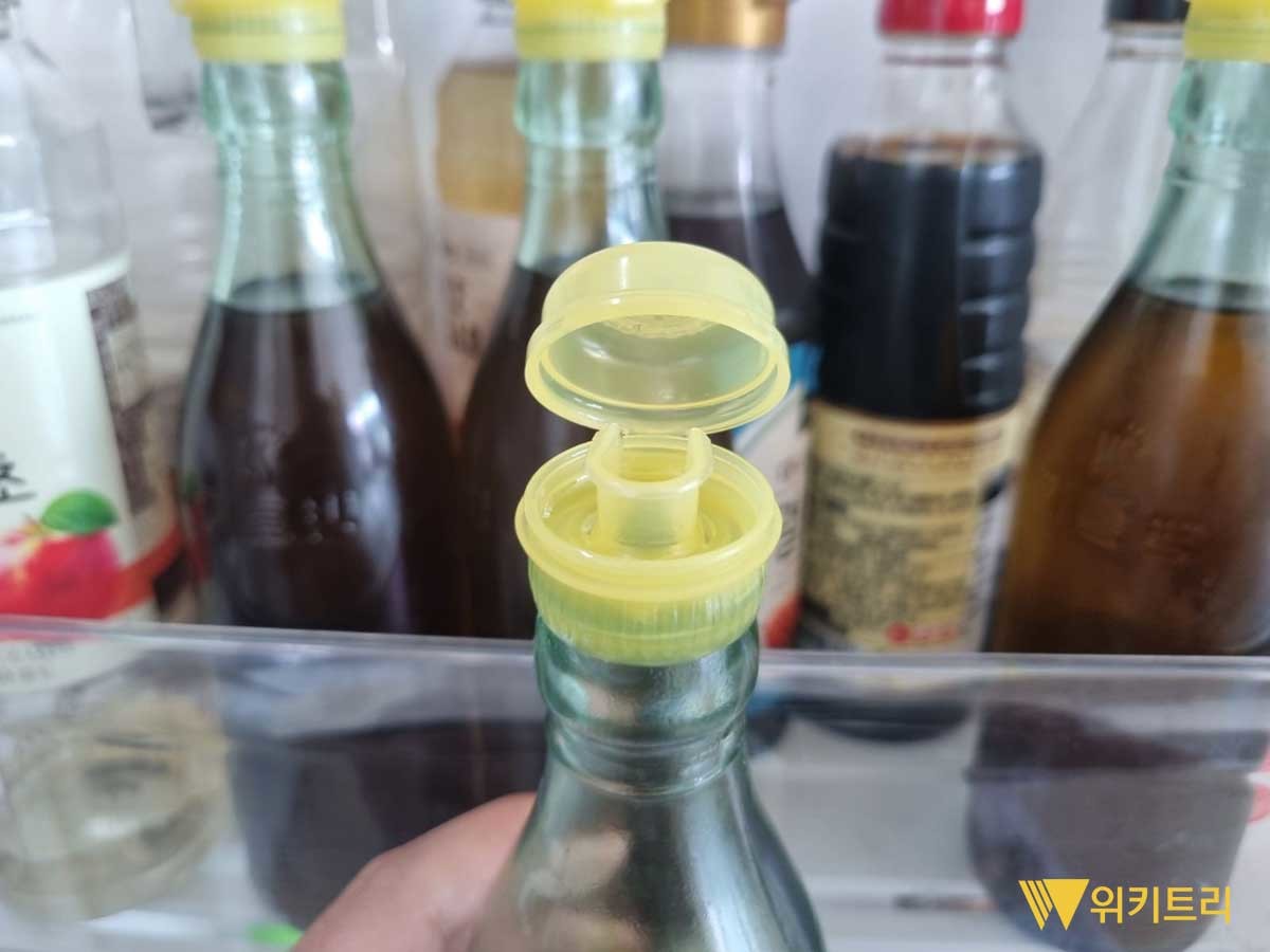 기름병 뚜껑을 열어 놓은 모습. / 위키트리