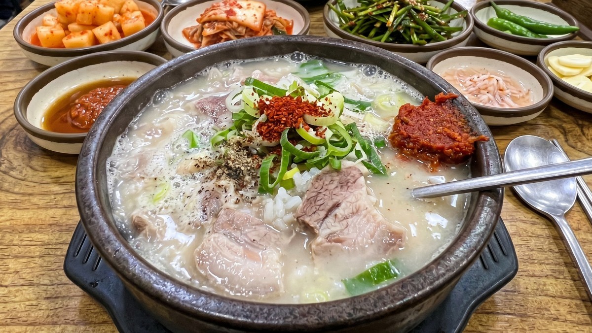 AI로 생성된 국밥 자료사진. 기사 본문의 실제 가게 메뉴와 직접적으로 무관합니다.