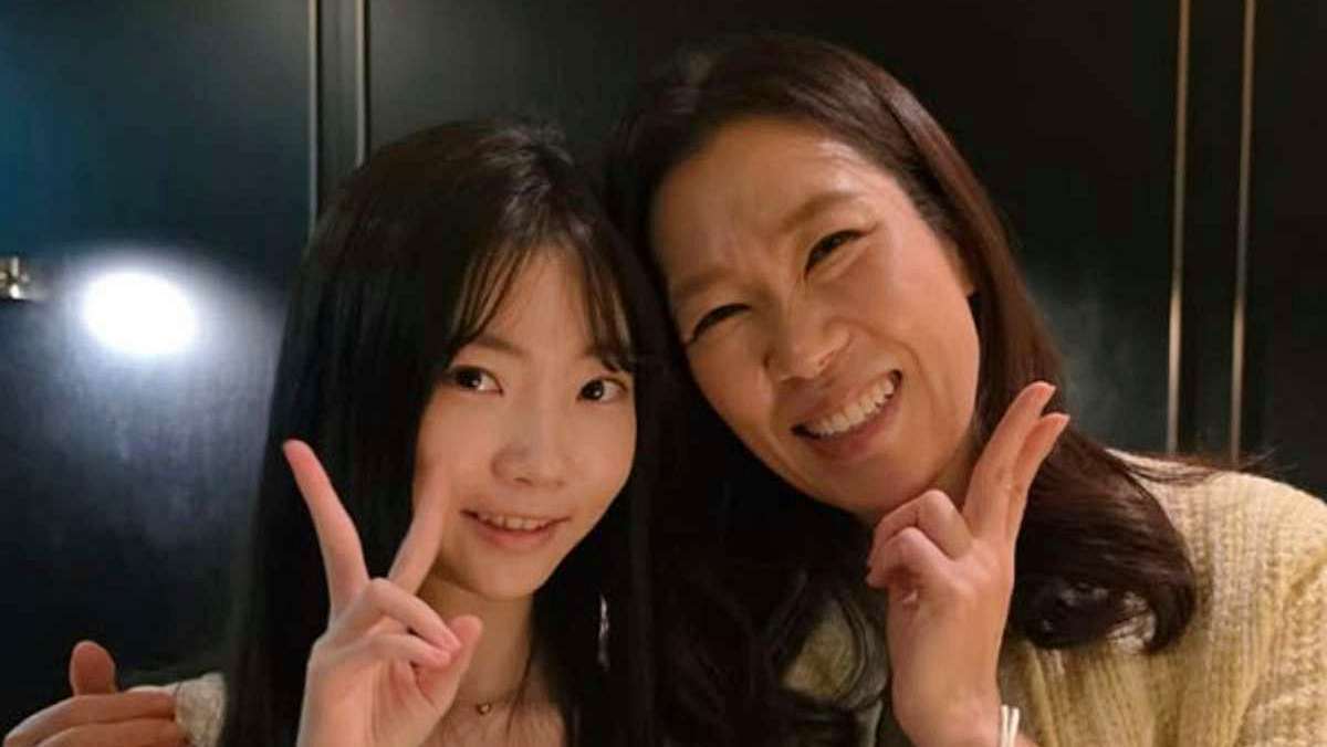 염혜란 옆에 누구냐면…'이 사람' 정체에 다들 놀라는 중