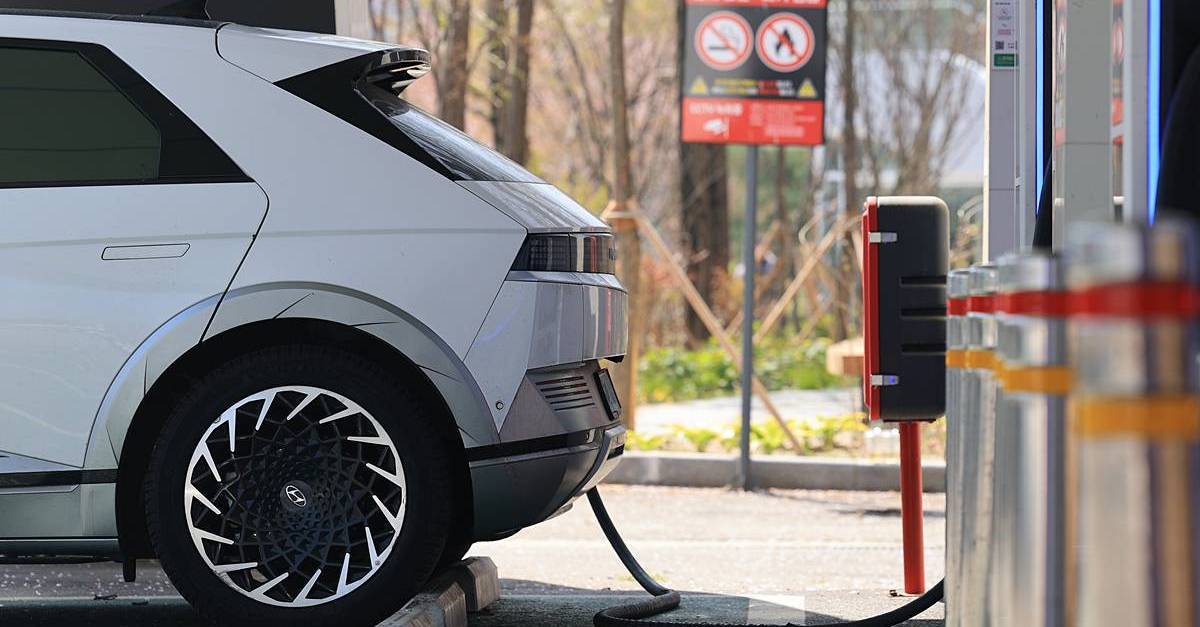 오늘(18일)부터 전격 시행...전기차 '이때' 충전하면 무려 반값