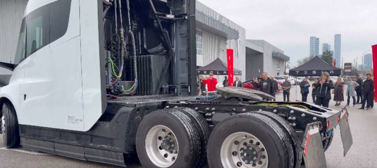 테슬라 세미 옆 모습. / 닉 크루즈 파탄 엑스(옛 트위터)