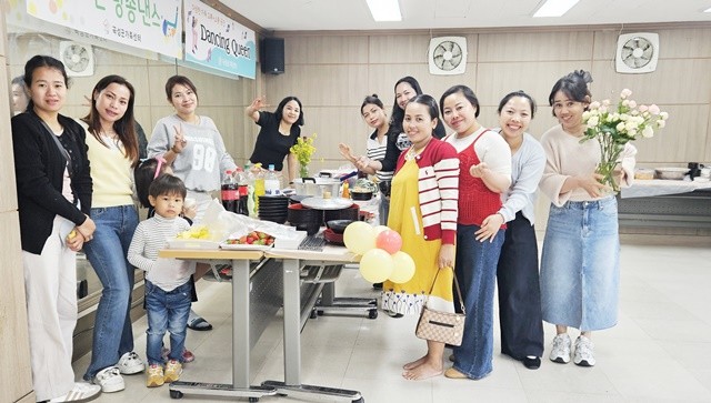 곡성군가족센터는 캄보디아 명절인 설날(4월 14일 ~ 16일)을 지내기 위해 지난 4월 12일(일)에 캄보디아 자조모임을 진행했다. / 곡성군