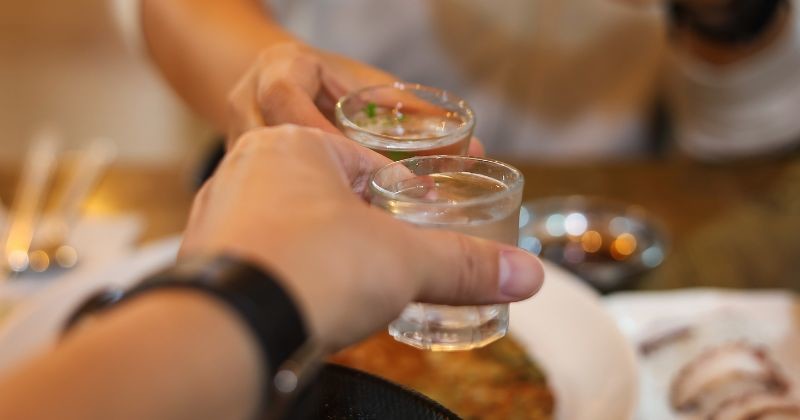 소주 한 잔 / 셔터스톡