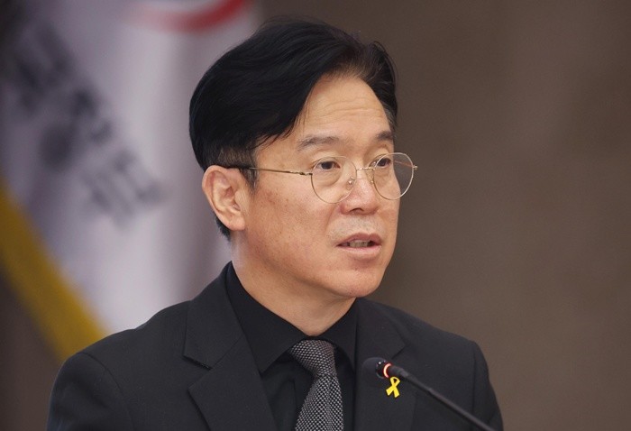 김영훈 고용노동부 장관이 16일 오전 서울 종로구 세종대로 정부서울청사에서 열린 노동안전 관계장관회의에서 공공부문 도급 운영 개선방안에 대해 모두 발언을 하고 있다. / 뉴스1