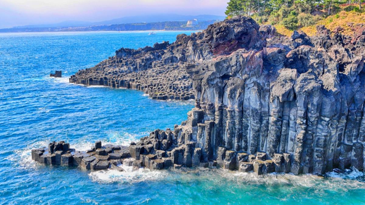 화산이 만든 '40m' 거대 병풍…천연기념물이라는 '신비한 절벽' 정체