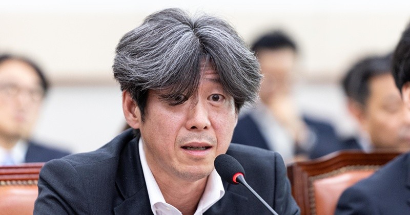 16일 서울 여의도 국회에서 열린 윤석열 정권 정치검찰 조작기소 의혹 사건 진상규명 국정조사특별위원회 대장동·김용 전 민주연구원 부원장·위례신도시 조작기소 의혹 사건 청문회에 증인으로 출석한 대장동 개발업자 남욱이 의원 질의에 답변하고 있다. / 뉴스1