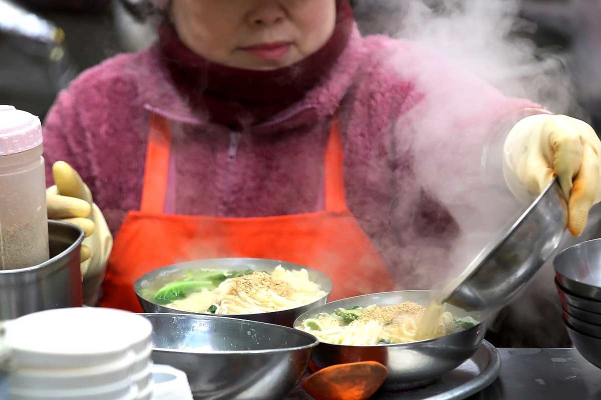 대구 서문시장 국수가게. / 뉴스1