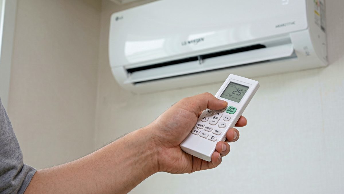 올해 에어컨 켜기 전에 '이것' 딱 한 번만 해보세요…삶의 질 팍 올라갑니다