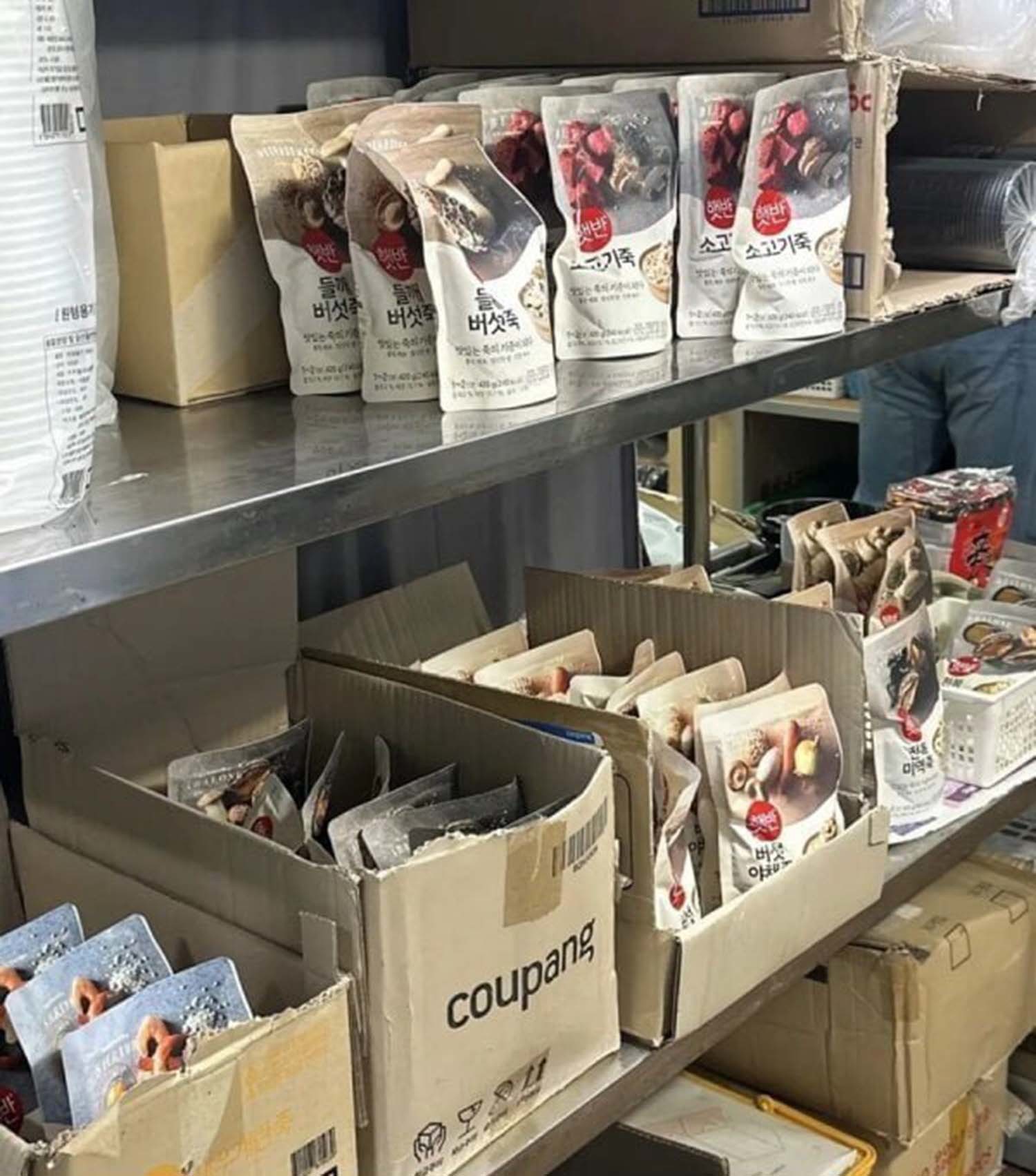 배달기사가 놀라서 찍었다는 '배달 전문 죽집'의 주방 상황 