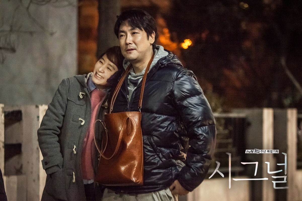 '시그널' 주연 배우 김혜수와 조진웅 / tvN