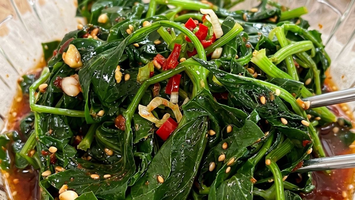 방풍나물 무침 (AI로 제작)