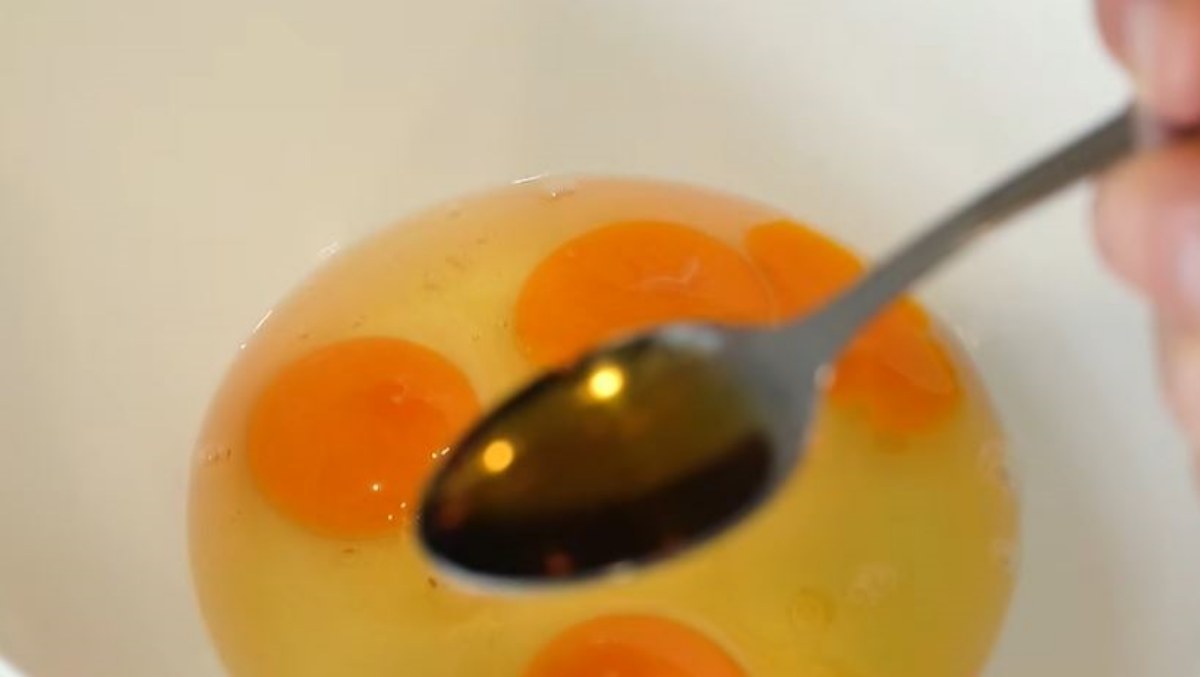 전자레인지 계란찜에 그냥 물 넣지 말고 '이것' 넣으세요…5분 만에 맛이 폭발합니다