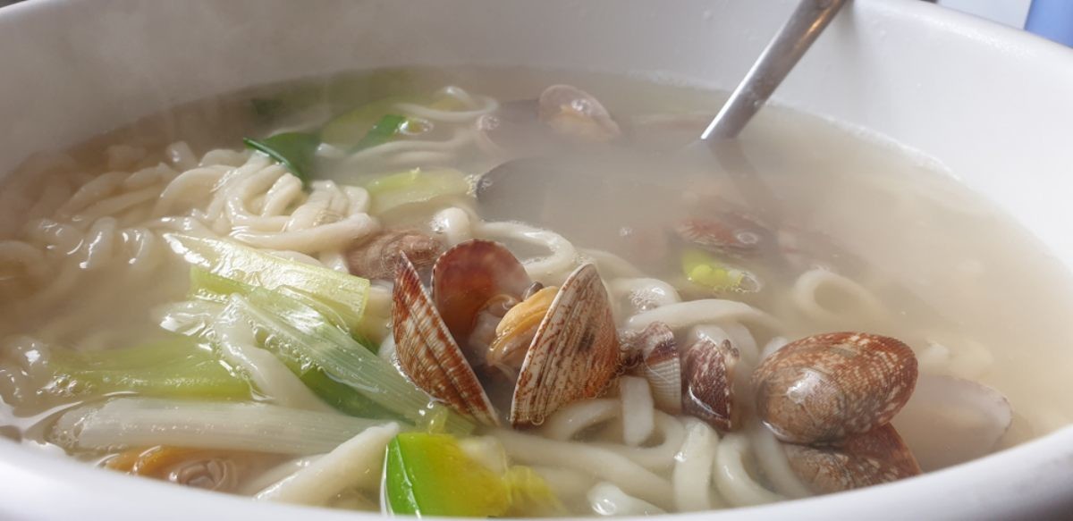 바지락 칼국수 / shinja jang-shutterstock.com