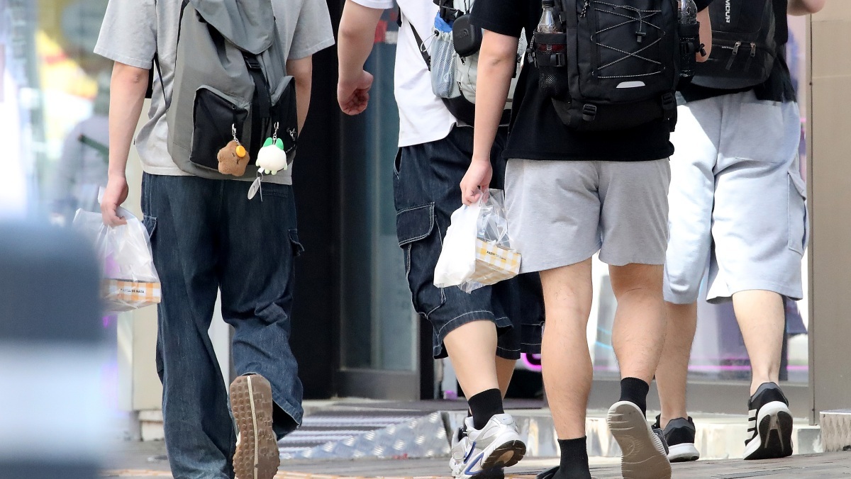 주말 옷차림 '이렇게' 입어야…나들이객 붐비는 주말, 초여름 더위 지속