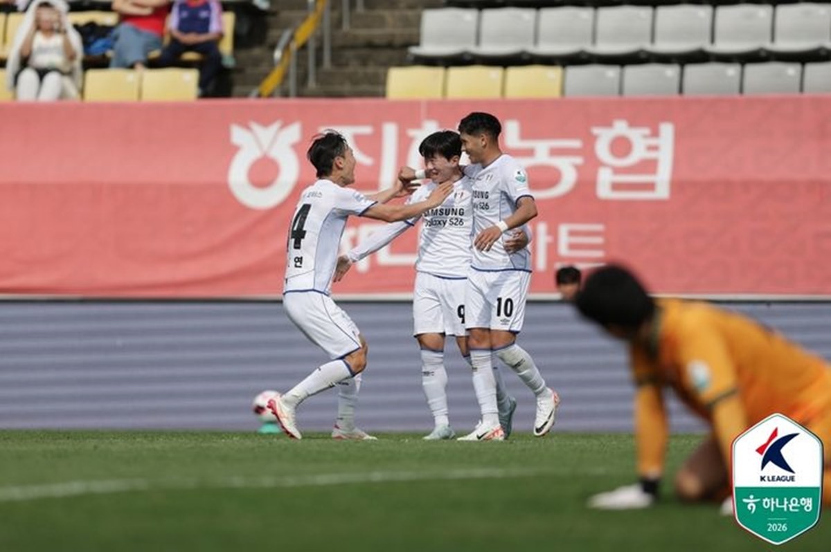 수원은 18일 창원축구센터에서 열린 하나은행 K리그2 2026 8라운드 원정 경기에서 후반 35분 박지원의 결승골을 앞세워 경남을 1-0으로 눌렀다. / 한국프로축구연맹