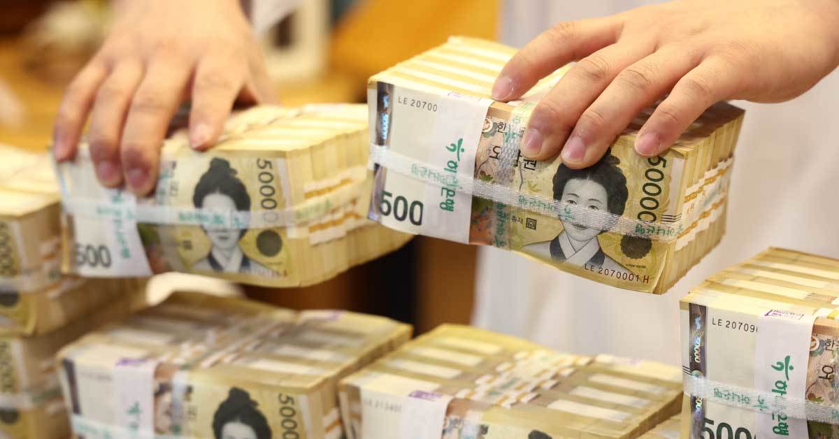 “왜 나는 항상 돈이 없을까..” 늘 돈에 쪼들리는 사람들의 공통된 습관 3가지