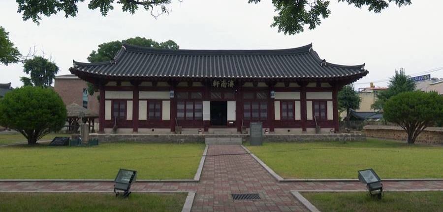 영일민속박물관 '제남헌(濟南軒)', 1991년에 경상북도문화재자료 제250호로 지정이 된 제남헌은 당시 조선시대 흥해군 관리들이 업무를 처리하던 관청이었다./포항시 제공