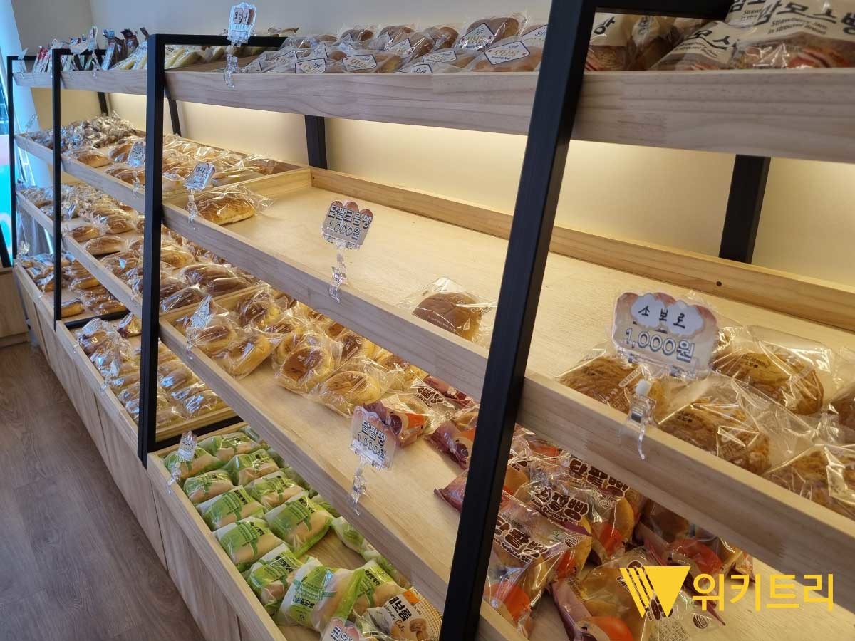 천원빵이 진열되어 있는 모습. / 위키트리