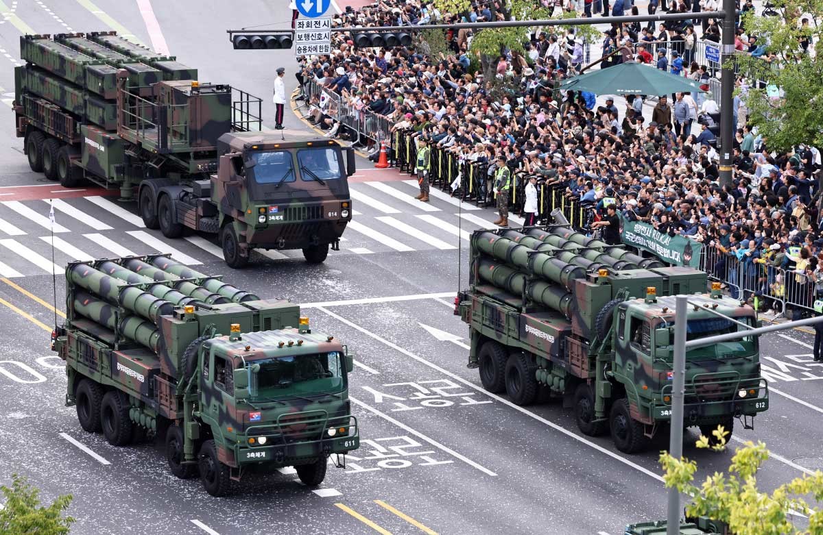 건군 제76주년 국군의 날 서울 세종대로 일대에서 열린 시가행진에서 천궁과 L-SAM 등 3축체계 장비들이 이동하고 있다. / 뉴스1