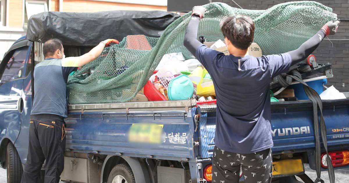 "창업하면 다 잃는다.." 요즘 50대 사이에서 퍼지는 소름끼치는 현실... - 뉴스 썸네일 이미지