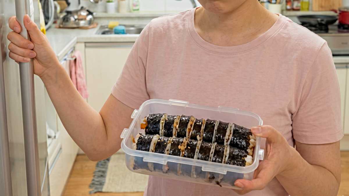 먹다 남은 김밥은 냉장고에 그냥 넣지 마세요…'이렇게' 하면 쉰내 1도 안 나요