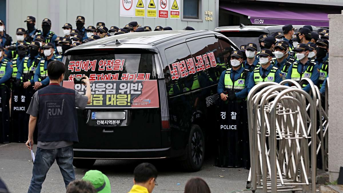 화물연대 집회서 사망 사고 발생했다…“50대 물류차 기사 긴급체포” 