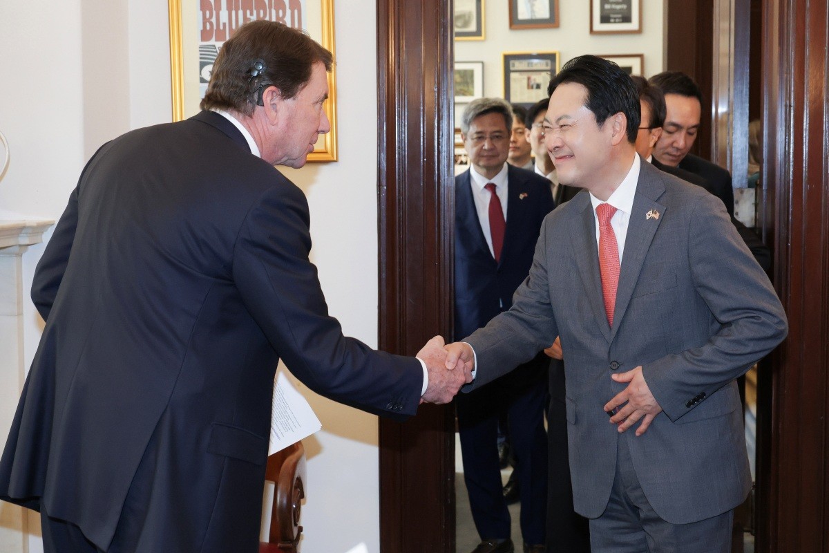 방미 중인 장동혁 국민의힘 대표가 지난 15일(현지시간) 빌 해거티(Bill Hagerty) 상원의원을 면담하고 있다. / 국민의힘 제공, 뉴스1