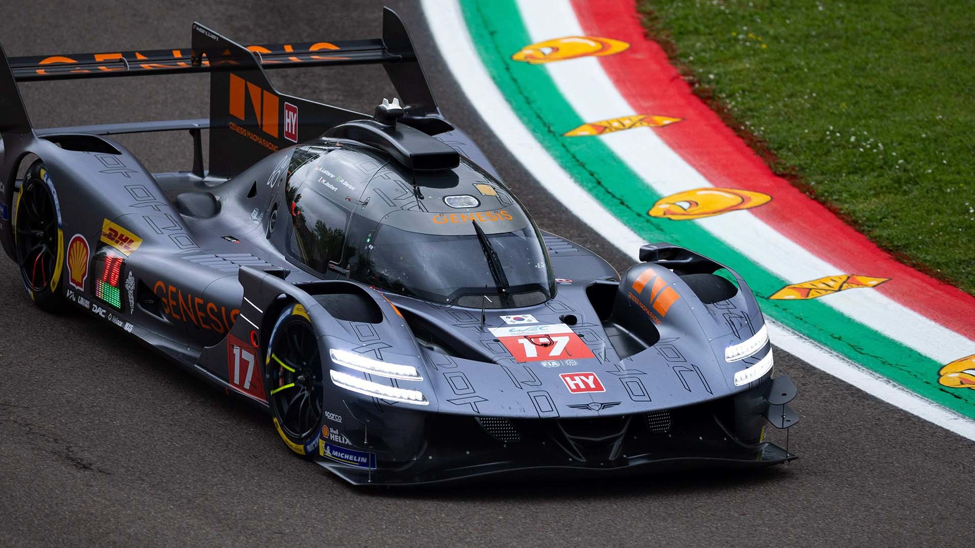 제네시스 마그마 레이싱 GMR-001 하이퍼카 #17 차량. / 현대자동차