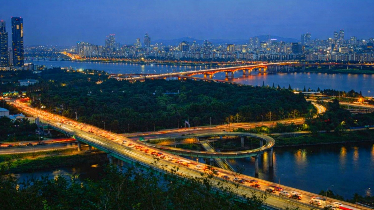 응봉산 야경. / 서울특별시 공식 블로그, AI