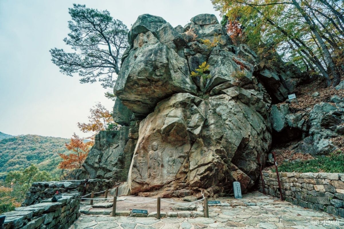 서산 용현리 마애여래삼존상. / 서산시청