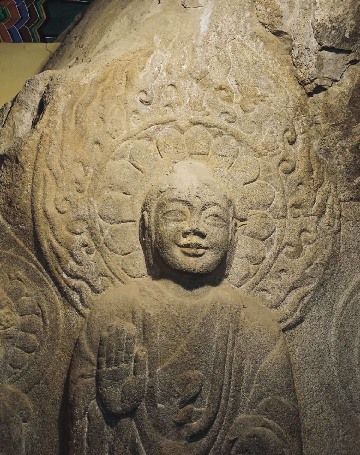 서산 용현리 마애여래삼존상 본존불입상. 백제인의 미소. / 국가유산청