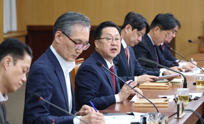 20일 주간업무회의를 주재하고 있는 이장우 대전시장/사진=대전시